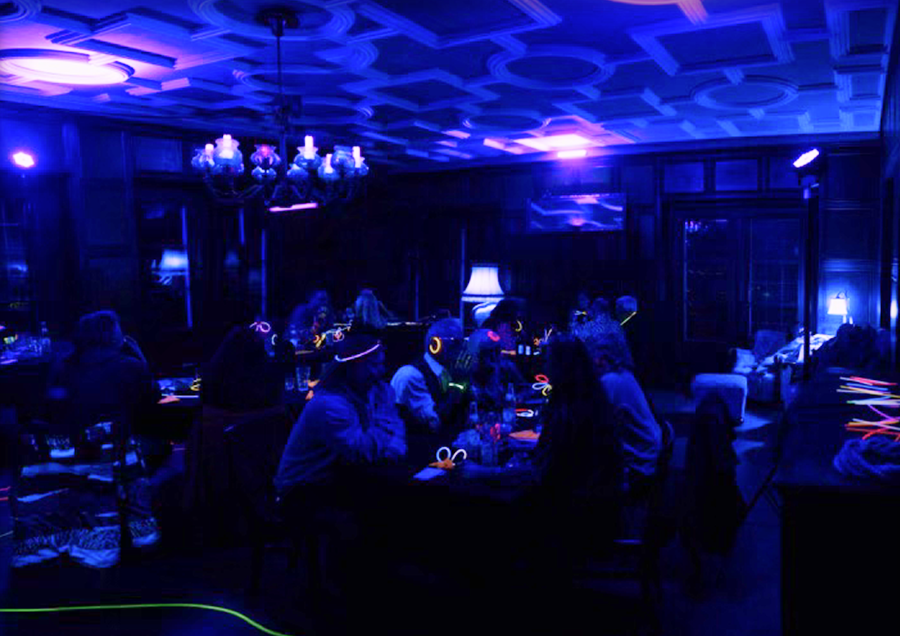 Bild von dem Saal in dem gegessen wird